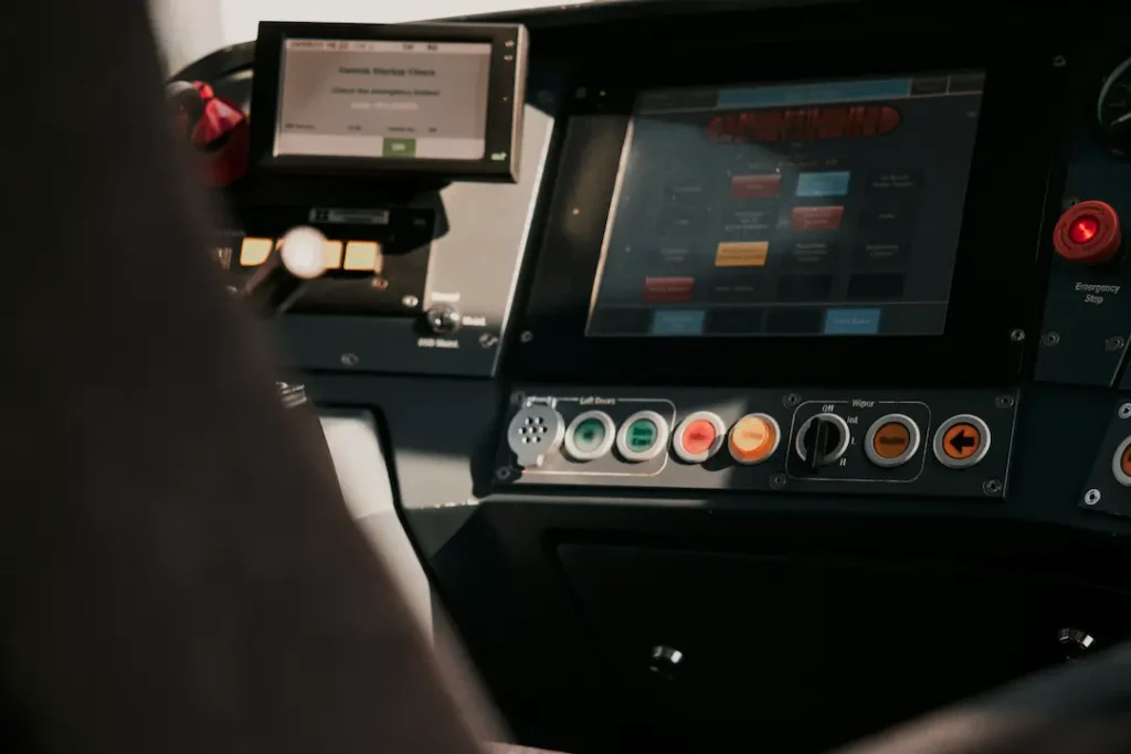 Panel HMI – co to jest i jak działa w automatyce przemysłowej?