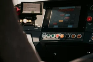 Panel HMI – co to jest i jak działa w automatyce przemysłowej?