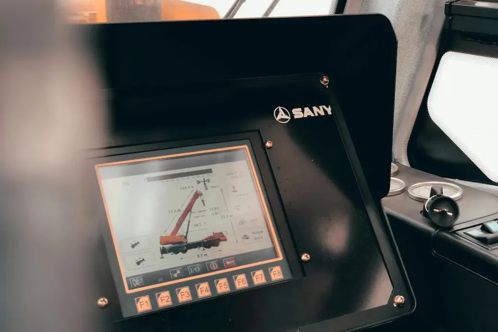 Panel HMI – co to jest i jak działa w automatyce przemysłowej?